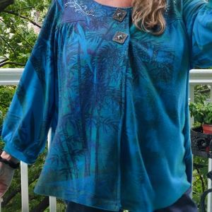 Medium weight two button open sweater